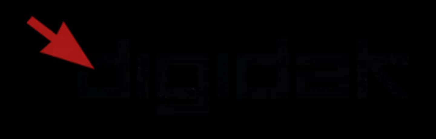 Red arrow pointing at the word "digidek" in a stylized font on a black background.